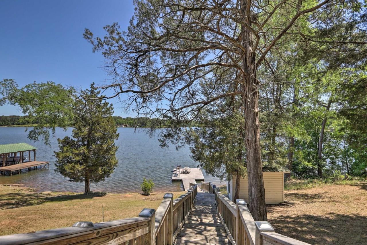 House With Dock And Slide Situated On Lake Sinclair! Sparta Buitenkant foto