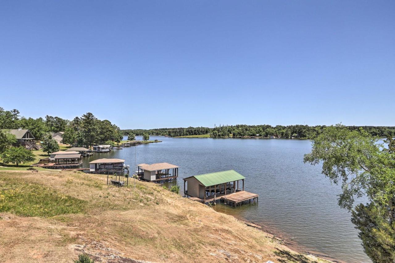 House With Dock And Slide Situated On Lake Sinclair! Sparta Buitenkant foto
